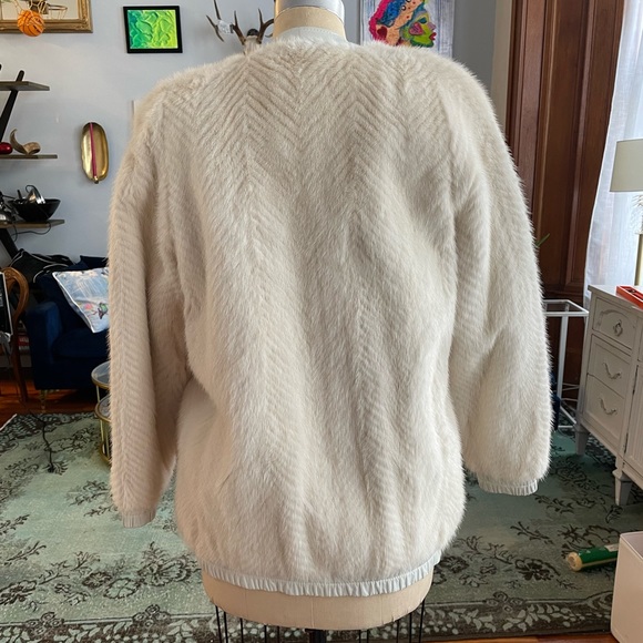 Fur jacket perfect for the winter! - Picture 4 of 7